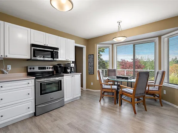 6599 Central Saanich Rd #A, Central Saanich, BC V8Z 5V1