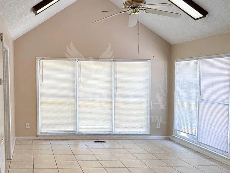 1408 Imperial Dr — Photo 2