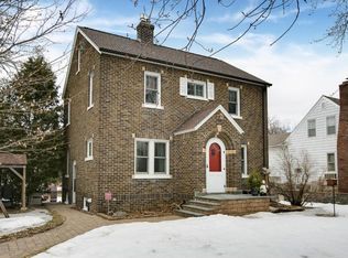 1069 Gordon Ave E, Maplewood, MN 55109