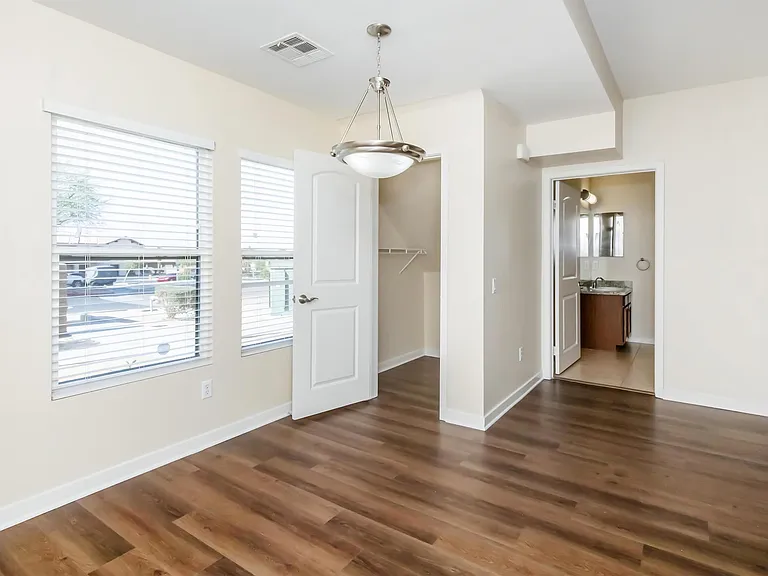 Vineyards at Palm Desert Apartment Homes — Photo 45