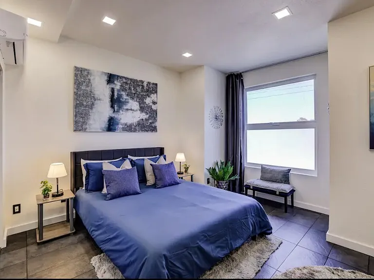 2335 Market St — Photo 12