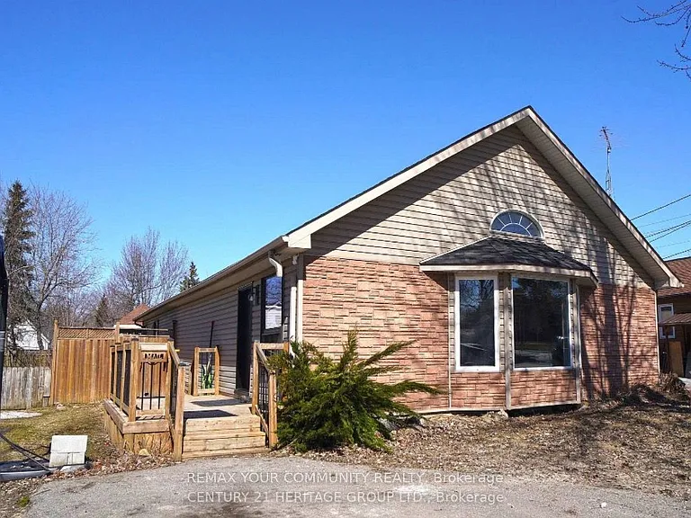 236 Simcoe Ave — Photo 2