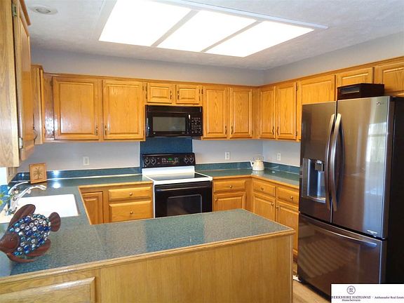 3rd image of 9704 Clubhouse Cir