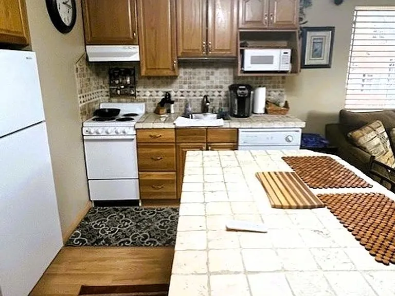 330 E La Bonte St #7 — Photo 9