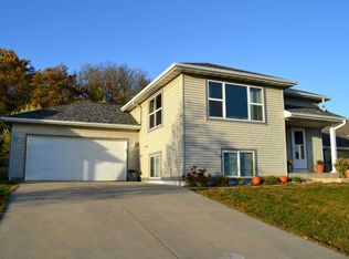 542 6th St SW, Pine Island, MN 55963