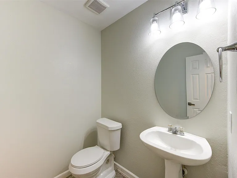 9611 Lasbury Dr — Photo 8