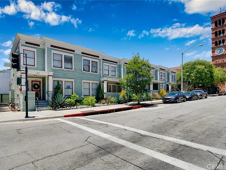 221 N Raymond Ave #8 — Photo 1