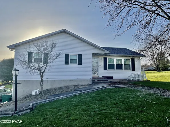 11 Elizabeth Rd, Beach Lake, PA 18405