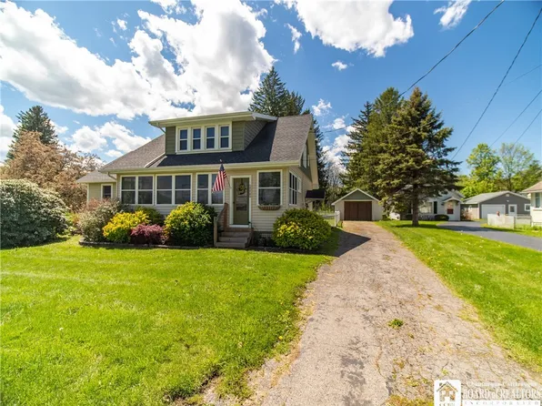 2921 Greenhurst Ave, Bemus Pt, NY 14712