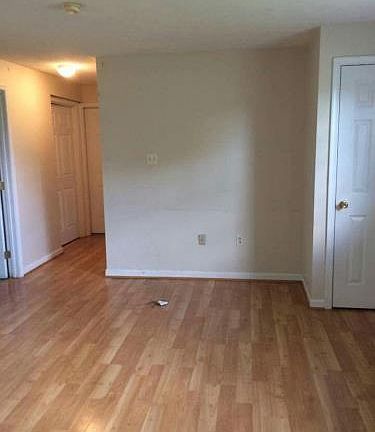 2nd image of 1706 Woodstock Ln