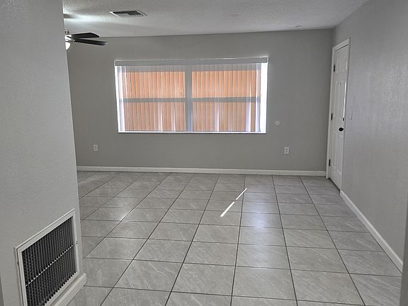 3rd image of 36225 Lanson Ave