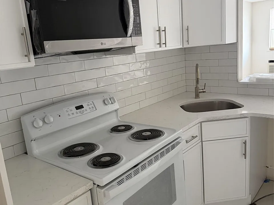 320 Post Ave #3A