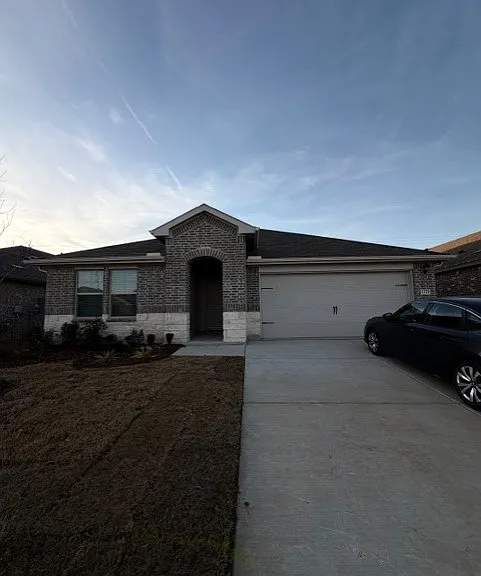 1320 Stuarts Forest Dr — Photo 1