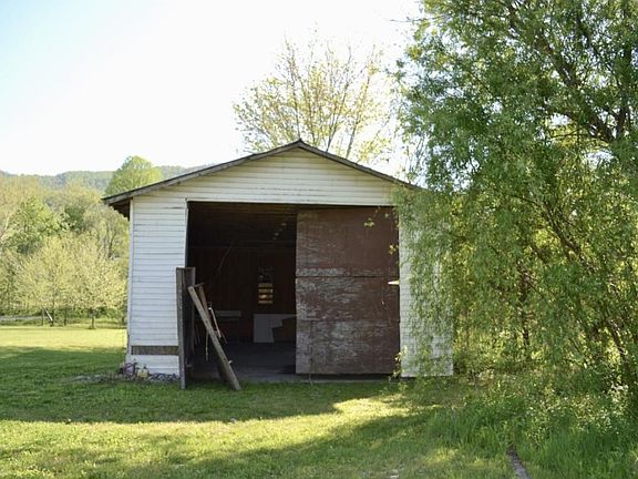 5th image of 304 Jasper Rd