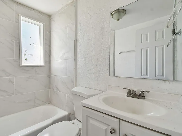 1330 Barnett St — Photo 10