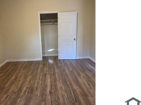 8022 S Escanaba Ave #1