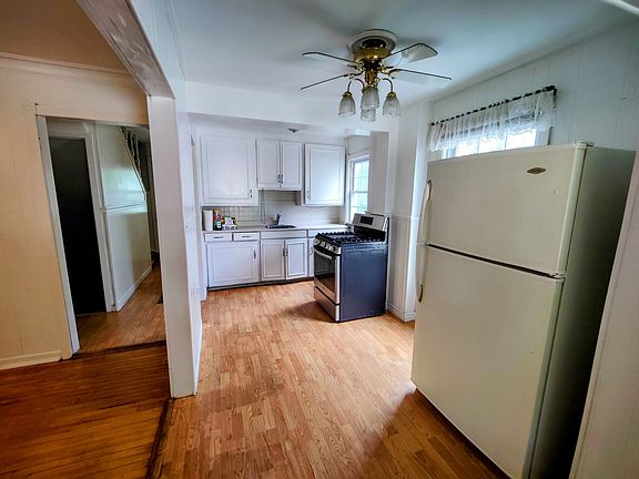 2nd image of 389 Mitton St S