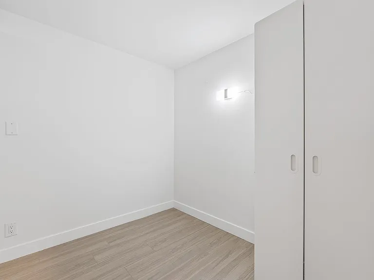 1283 Howe St #404 — Photo 21