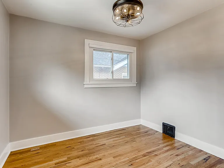 945 N Harrison St — Photo 18