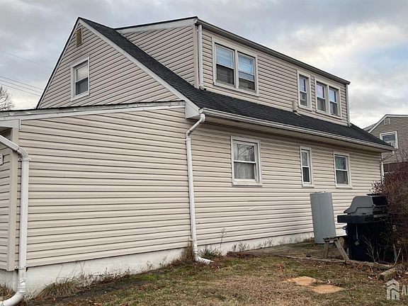 3rd image of 7 Kendall Dr