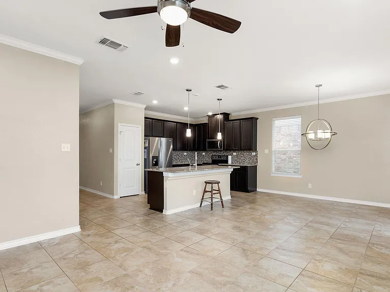 2073 Oxbow Cir — Photo 5