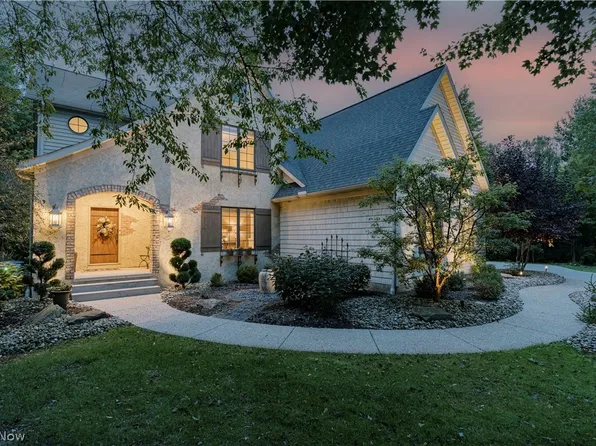7734 Bainbridge Rd, Chagrin Falls, OH 44023