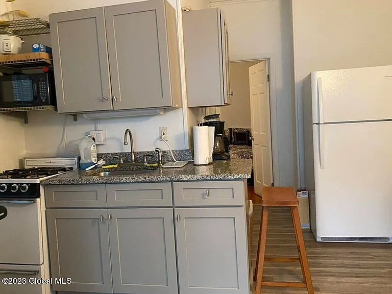 588 Madison Ave #2 — Photo 7