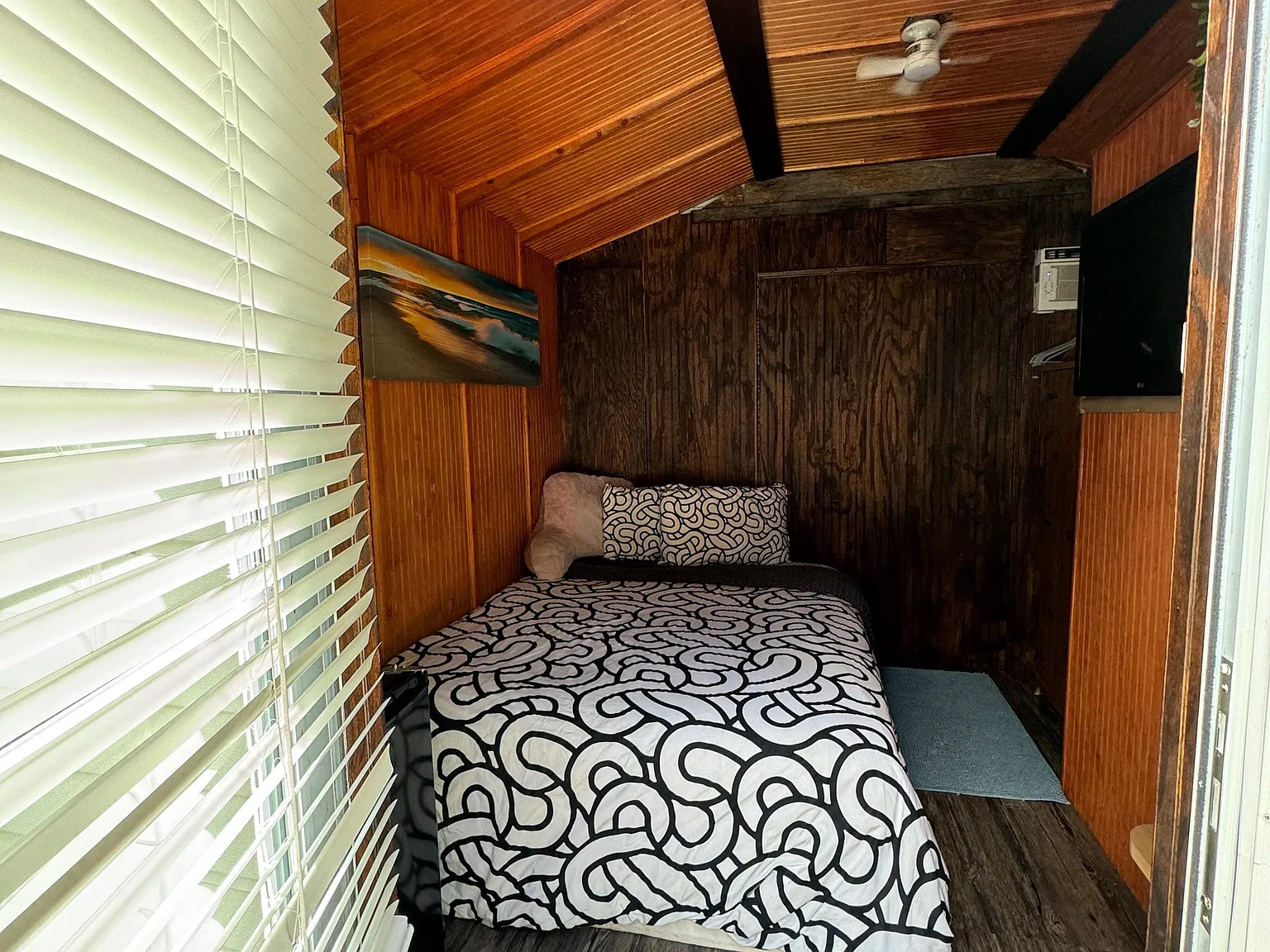 1 bed, 1.0 bath, 4400 sqft, $1,209 — Photo 2