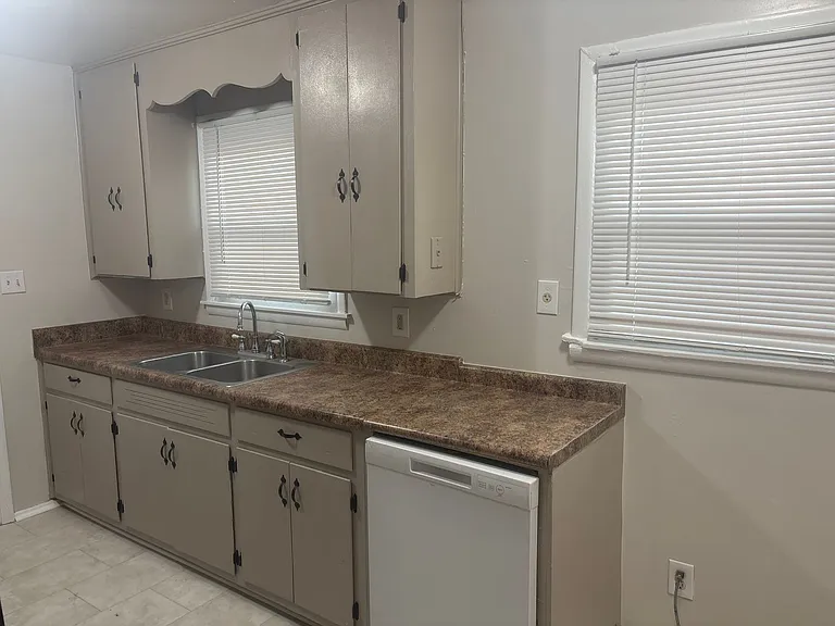 3323 Bedford Ln — Photo 15