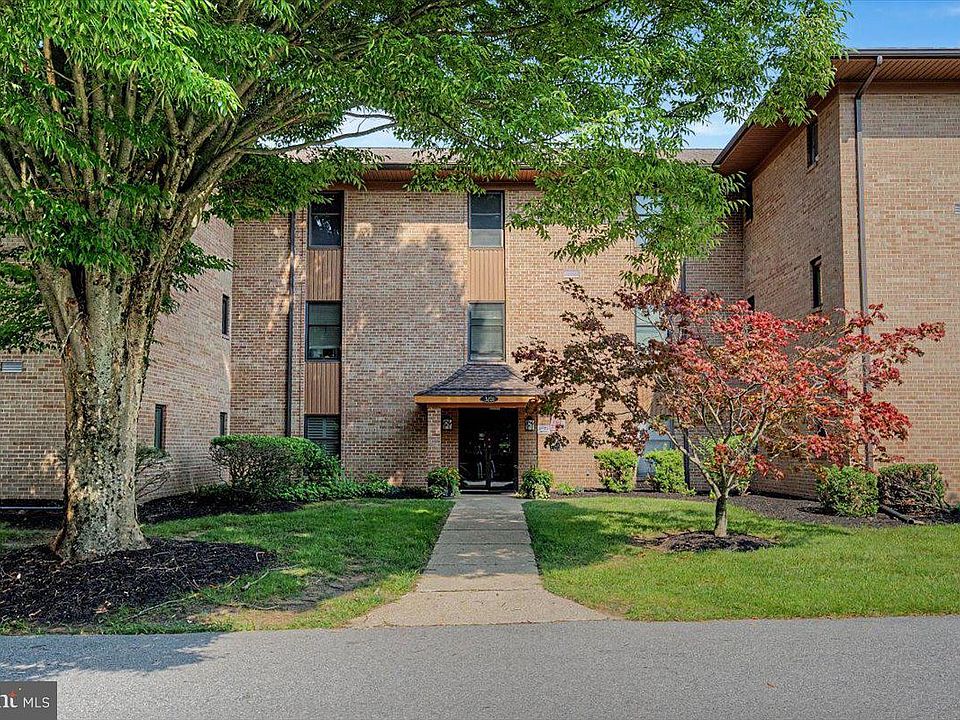 1st image of 3201 Falcon Ln APT 301