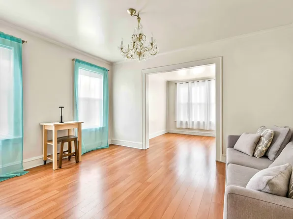 23-13 Ditmars Boulevard image 8 of 18