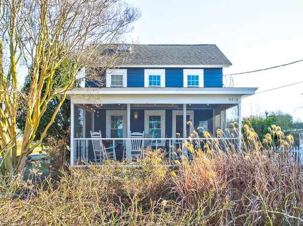 4406 Main St, Chincoteague, VA 23336