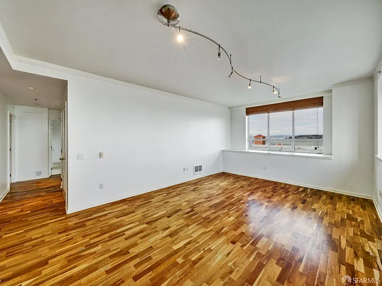 400 Beale St #1707 — Photo 3