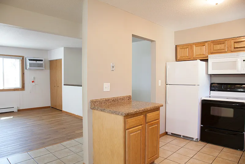 2 bed, 1.0 bath, $1,549 — Photo 2