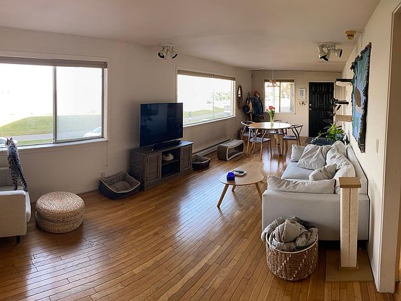 Going from bedroom #1 to living room