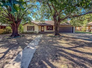 1305 Hillcrest Blvd, Gainesville, TX 76240