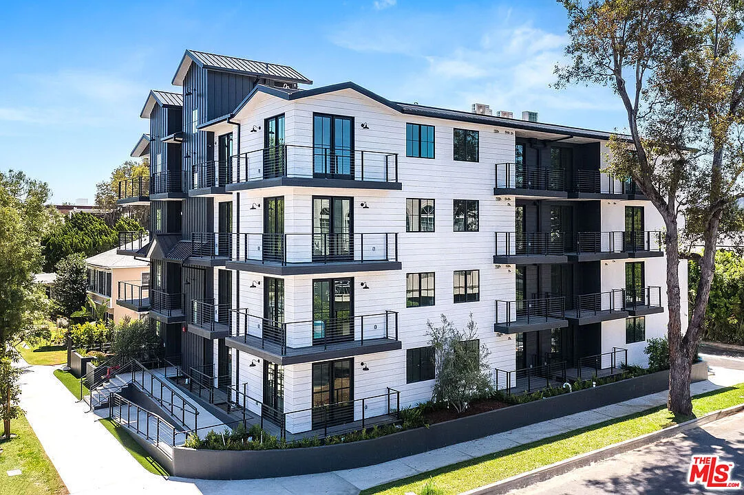Building Photo - 10352 Riverside Dr #103