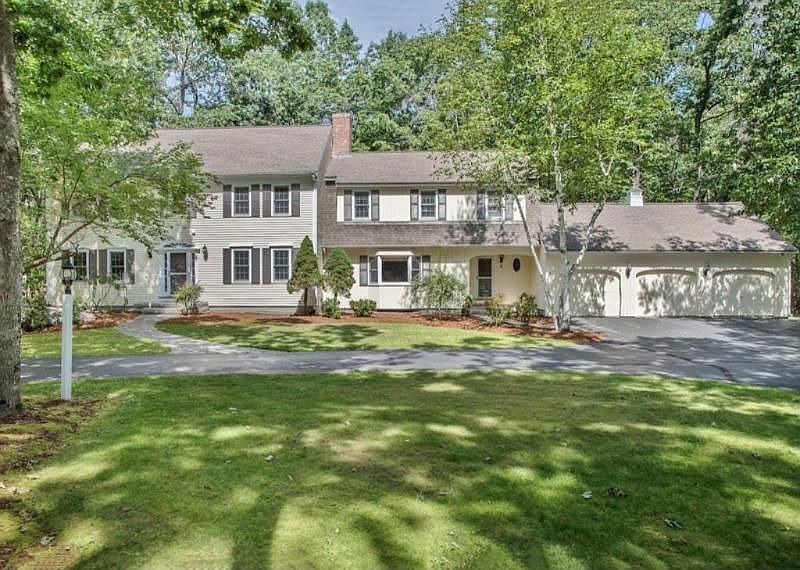 1st image of 8 Village Woods Dr