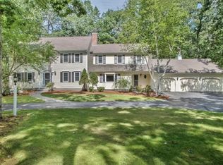 8 Village Woods Dr, Amherst, NH 03031