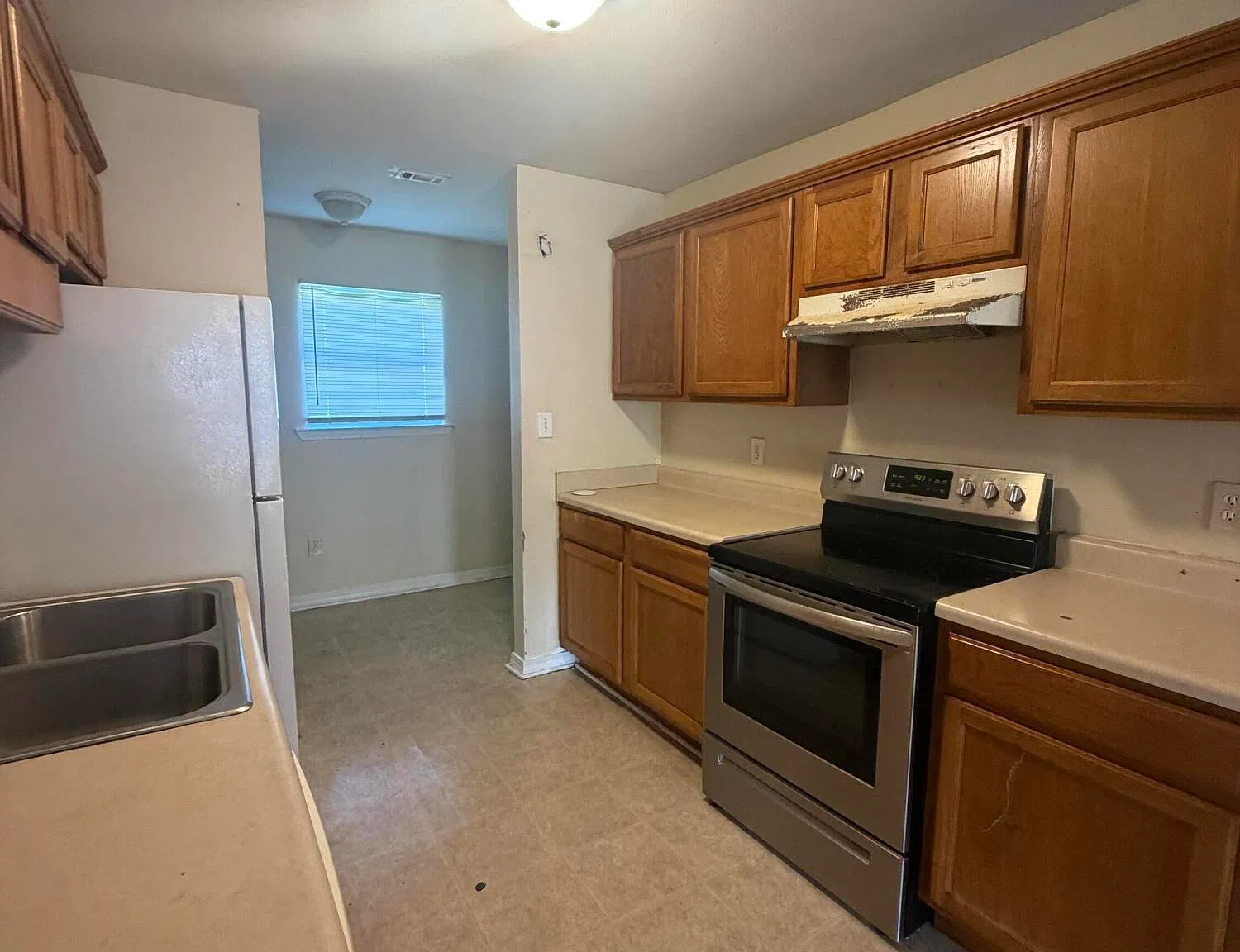 3 bed, 2.0 bath, 1071 sqft, $1,100 — Photo 4
