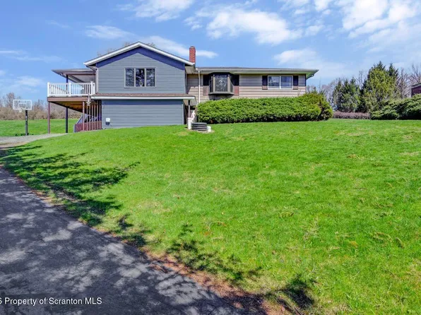2117 East Lf, La Plume, PA 18440