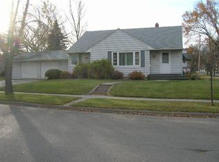 1004 7th St NE, Devils Lake, ND 58301