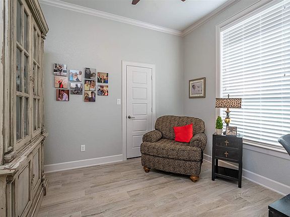 4th image of 2505 Oasis Dr