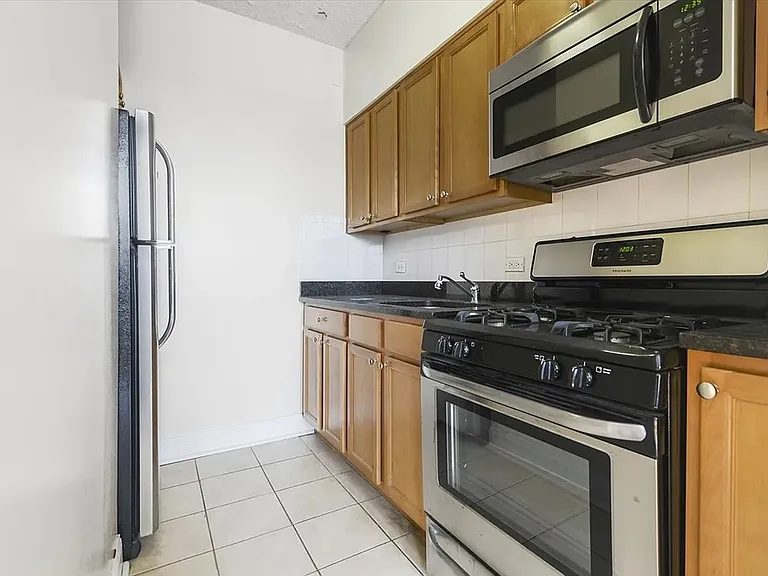 420 E 102nd St #1M — Photo 3
