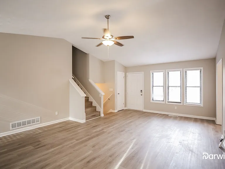 1181 Norfolk Dr NW — Photo 6
