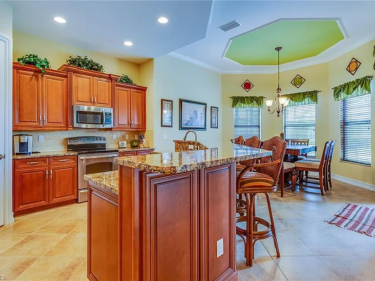 7771 Cottesmore Dr — Photo 8