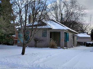 1819 Hunt Club Dr, Grosse Pointe Woods, MI 48236
