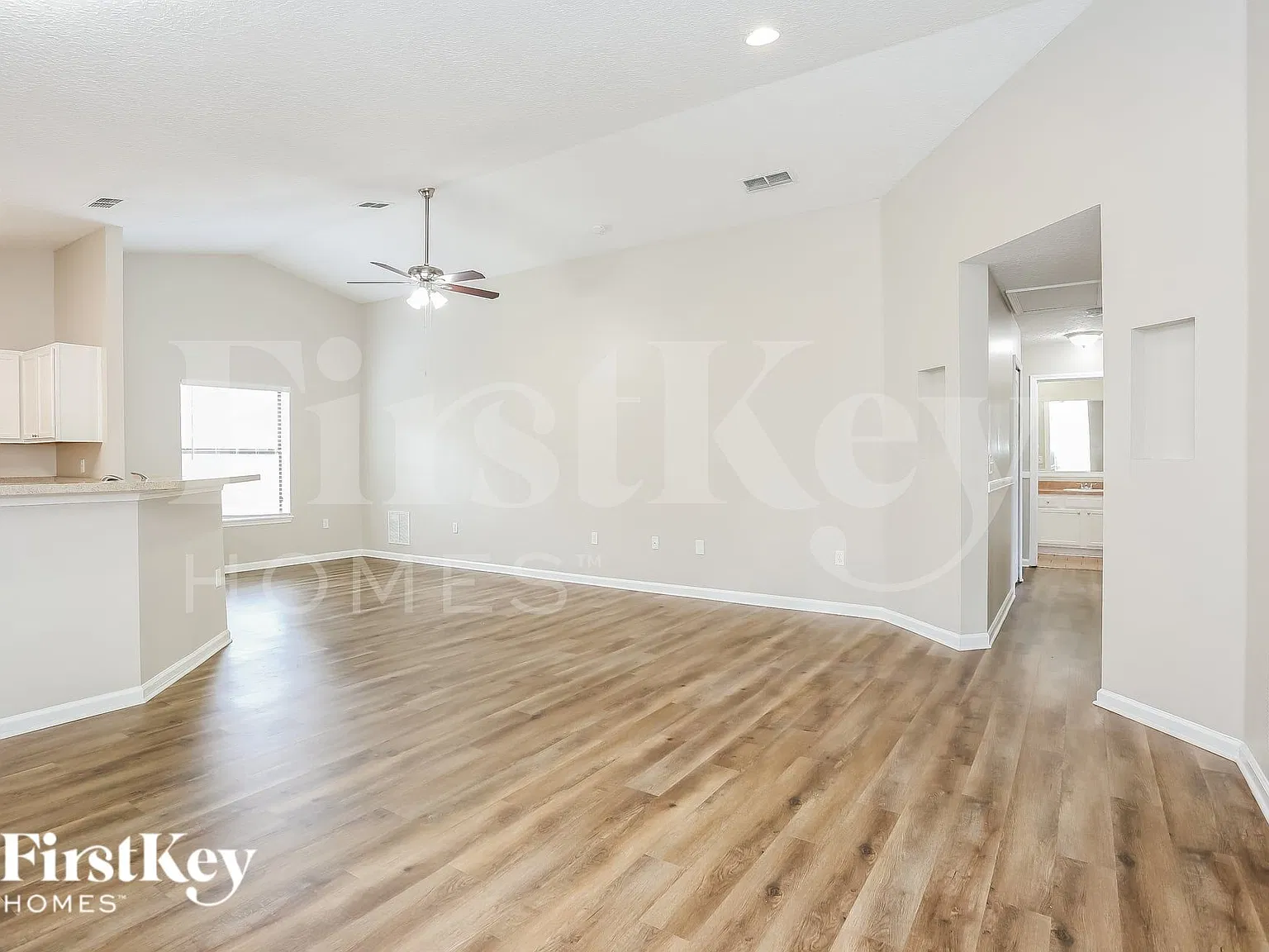 3 bed, 2.0 bath, 1382 sqft, $2,035 — Photo 3