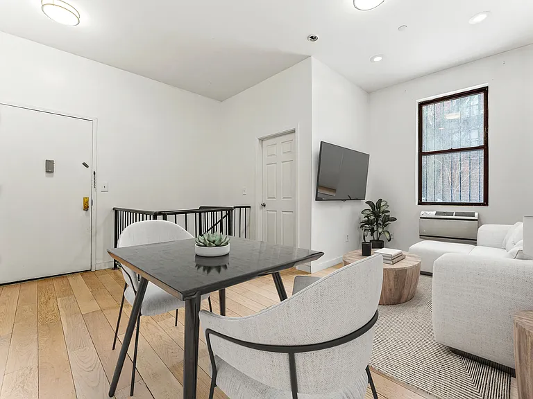 669 E 21st St #1F — Photo 3
