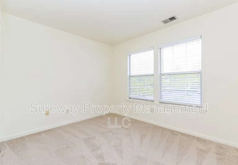 117 Rainier Ct #8 — Photo 11